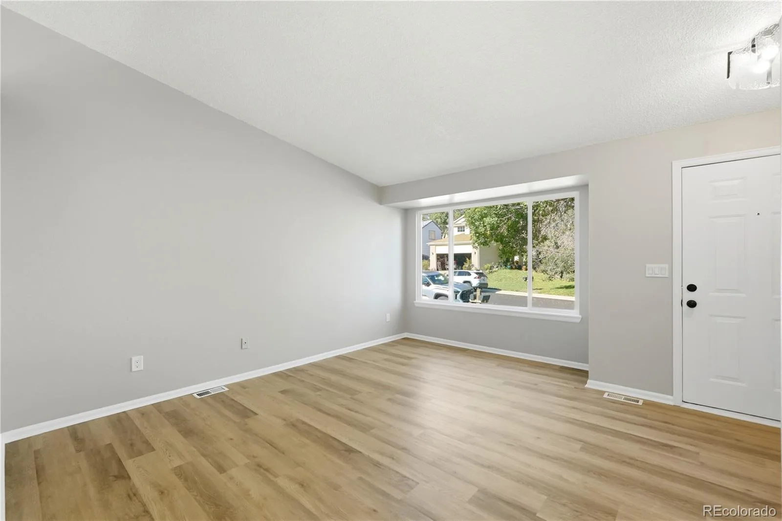 5566 S Ireland Street Aurora CO 80015 | MLS #REC7777018 08282026223010 1600 3