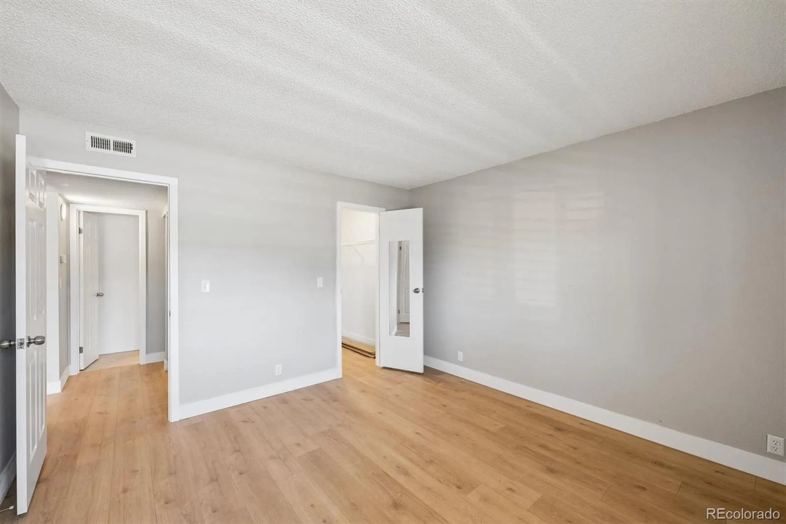 18391 E Kepner Place #103 Aurora CO 80017 MLS #REC7788282 04102026152658 1600 17