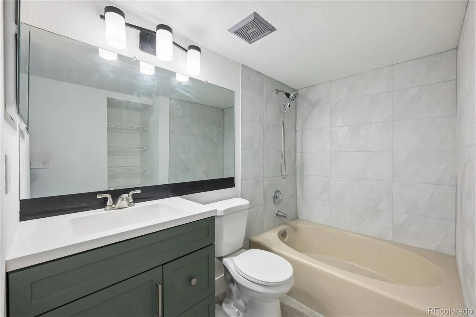 18391 E Kepner Place #103 Aurora CO 80017 MLS #REC7788282 04102026152658 1600 18