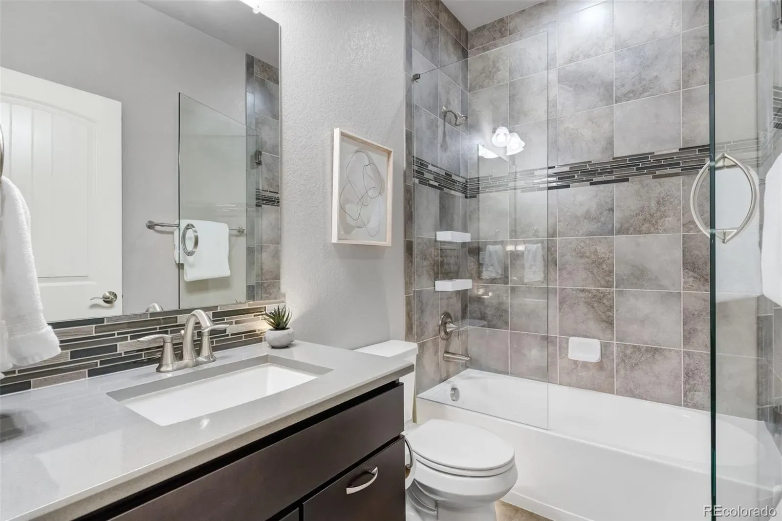 04012026010729 1600 25