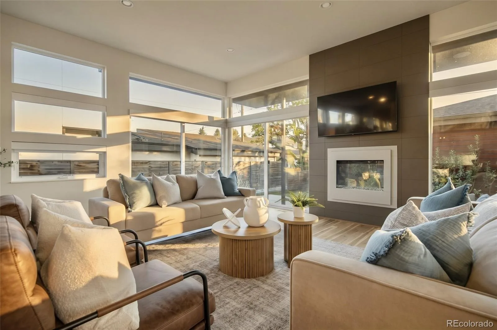10142026205955 1600 4