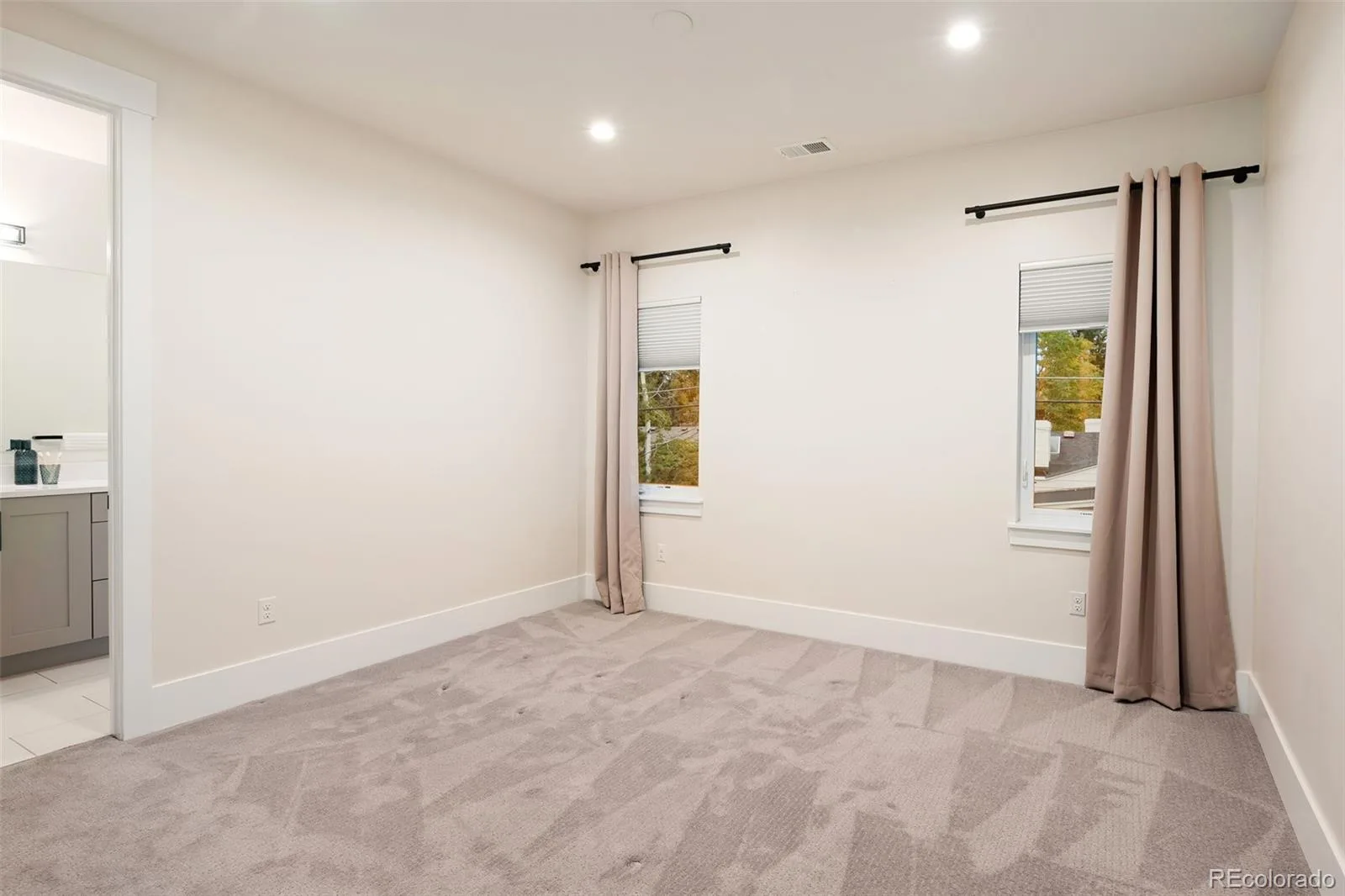 20 Ivanhoe Street Denver CO 80220 | MLS #REC7813114 09302026174241 1600 33