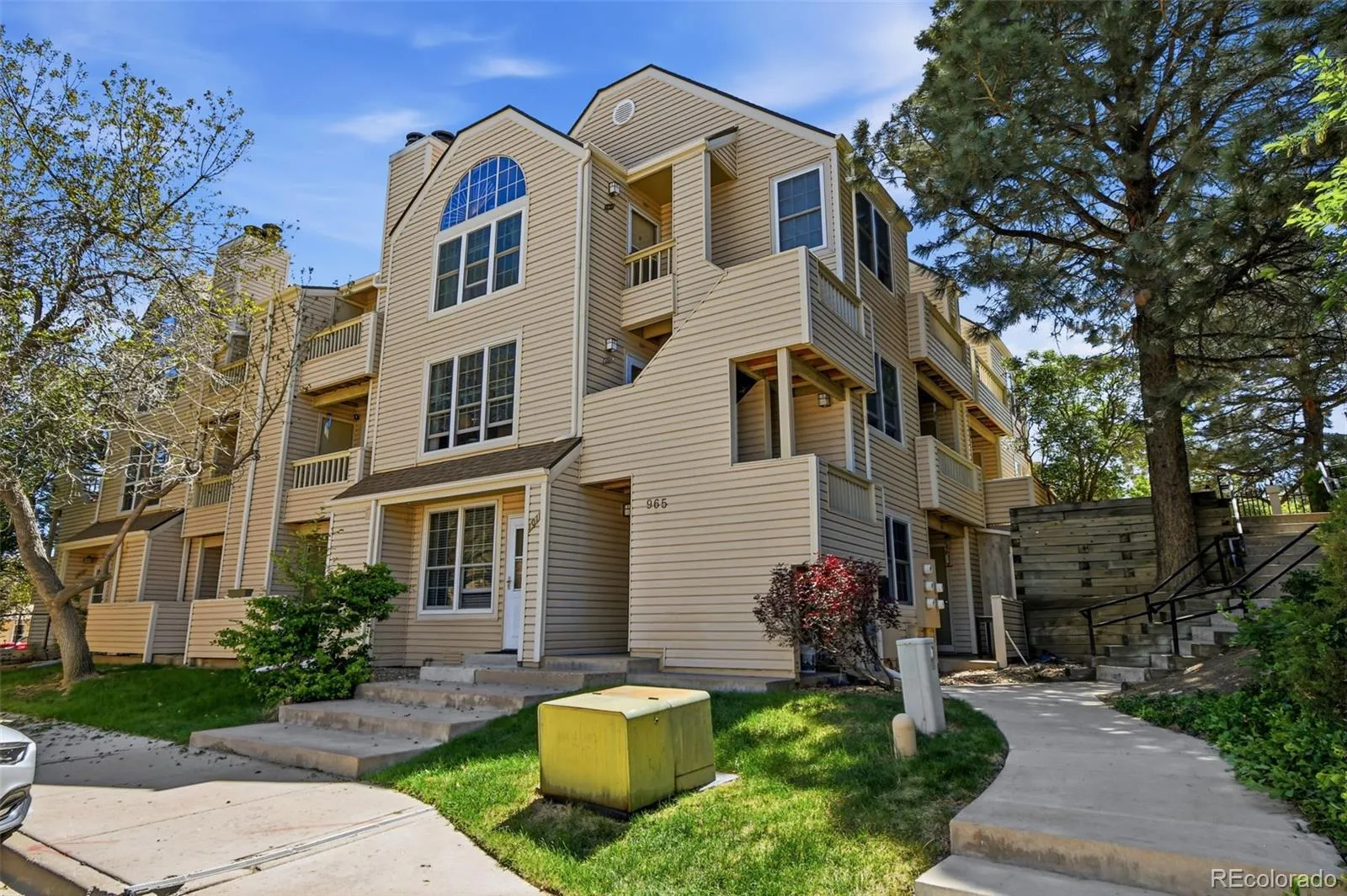 965 S Miller Street #201 Lakewood CO 80226 MLS #REC7813885 04302026200052 1600 1