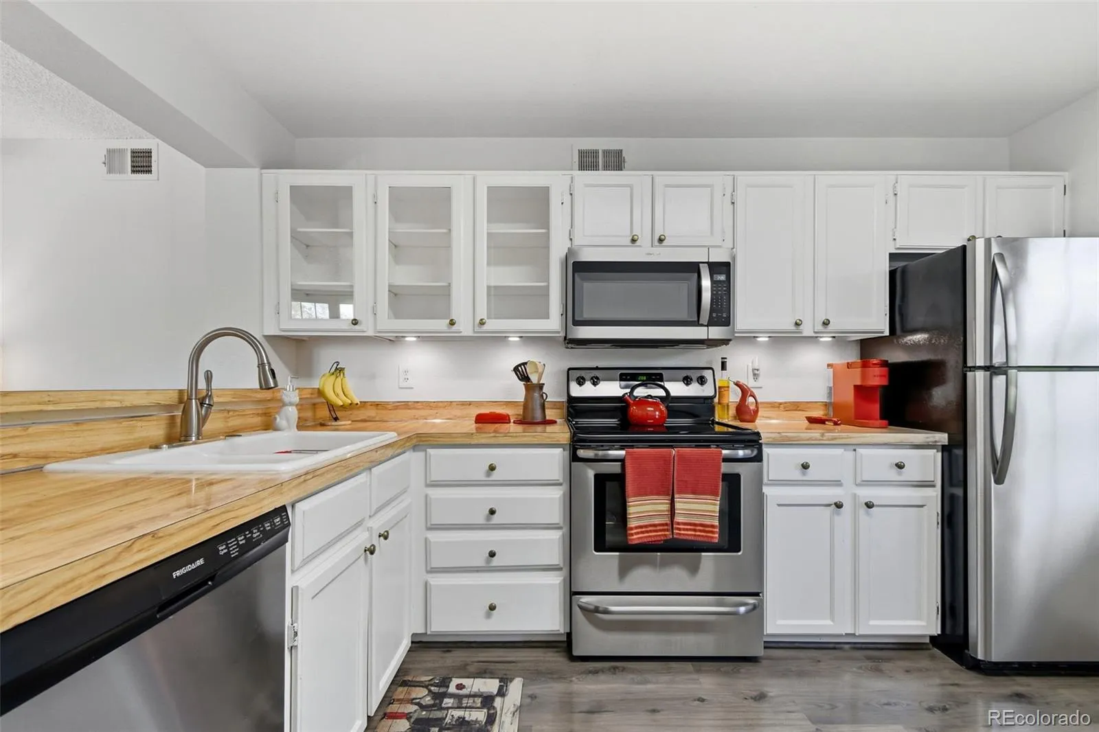965 S Miller Street #201 Lakewood CO 80226 MLS #REC7813885 04302026200052 1600 15