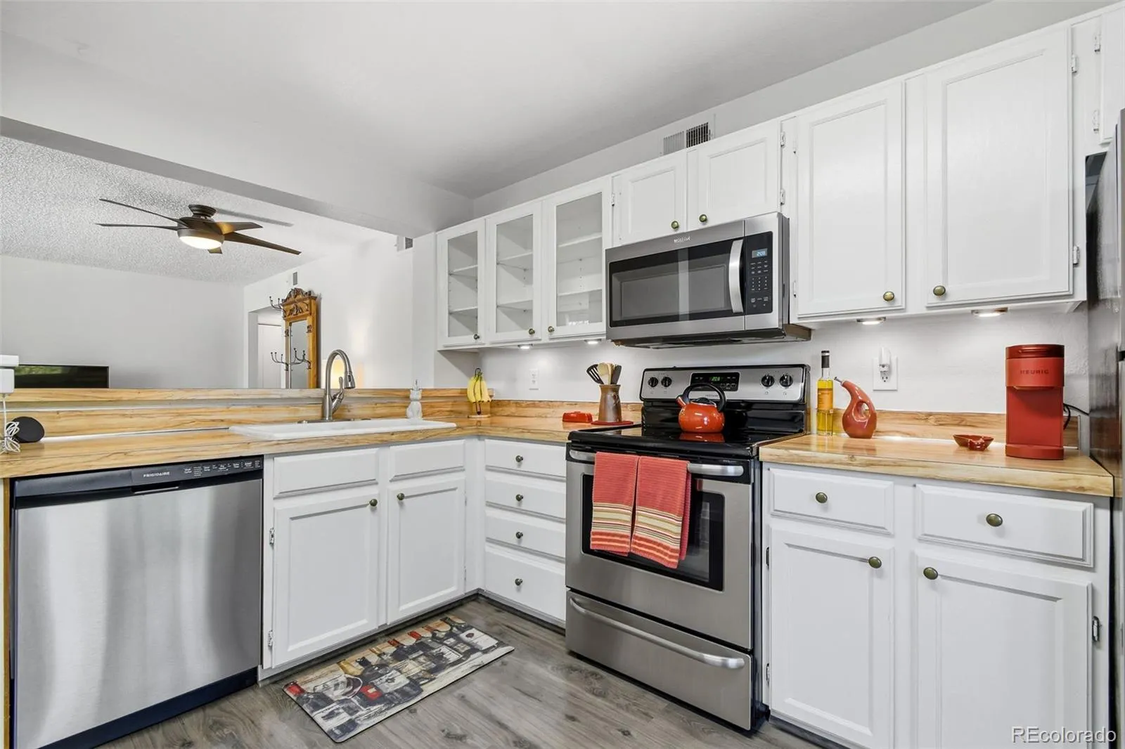 965 S Miller Street #201 Lakewood CO 80226 MLS #REC7813885 04302026200052 1600 16