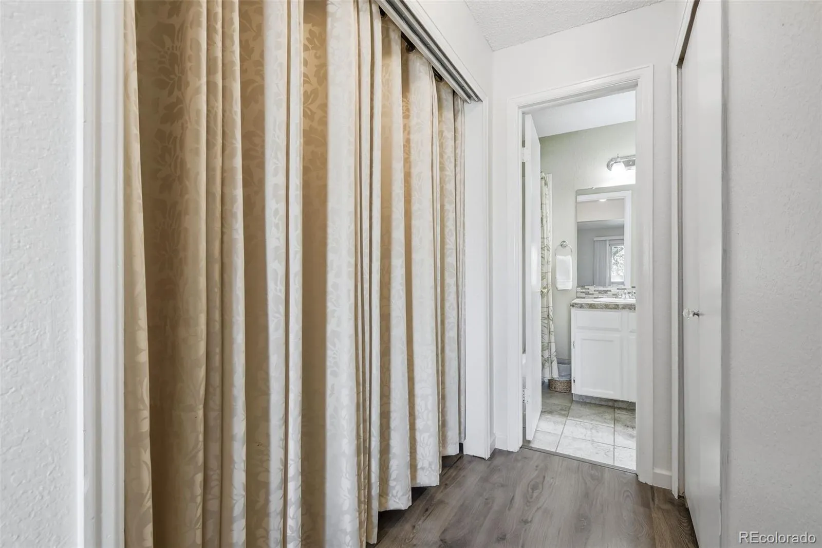 965 S Miller Street #201 Lakewood CO 80226 MLS #REC7813885 04302026200052 1600 23