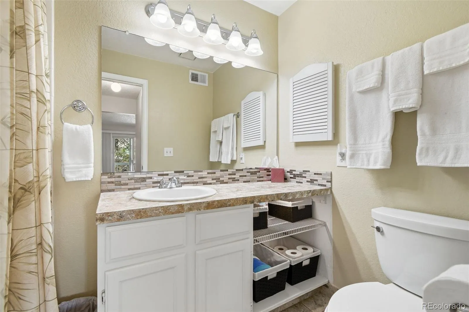 965 S Miller Street #201 Lakewood CO 80226 MLS #REC7813885 04302026200052 1600 24