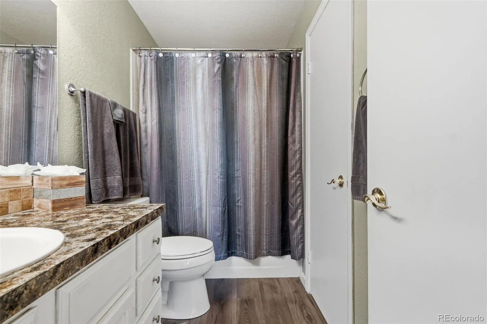 965 S Miller Street #201 Lakewood CO 80226 MLS #REC7813885 04302026200052 1600 31