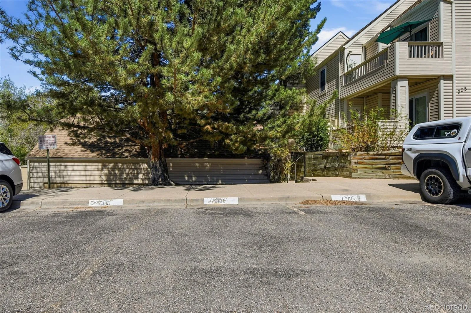965 S Miller Street #201 Lakewood CO 80226 MLS #REC7813885 04302026200052 1600 42