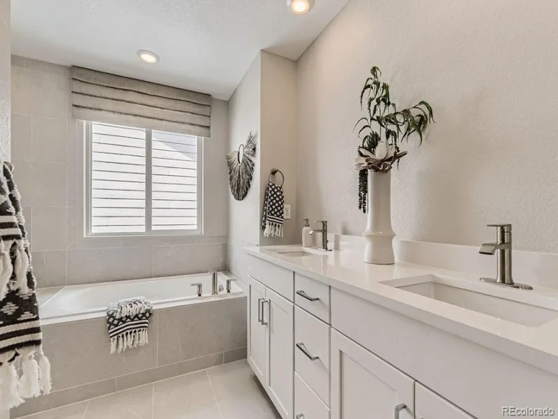 3231 N Elk Way Aurora CO 80019 | MLS #REC7814740 08242026212513 800 4