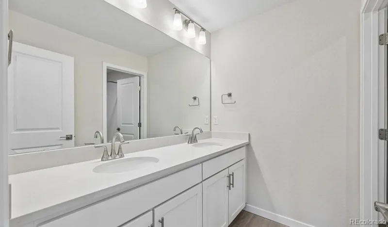 2123 S Irvington Street Aurora CO 80018 | MLS #REC7816362 08252026174547 800 18