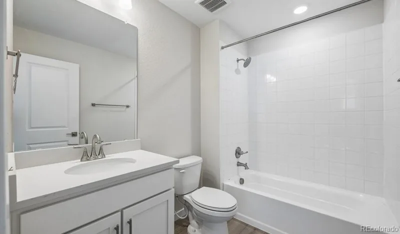 2123 S Irvington Street Aurora CO 80018 | MLS #REC7816362 08252026174547 800 20
