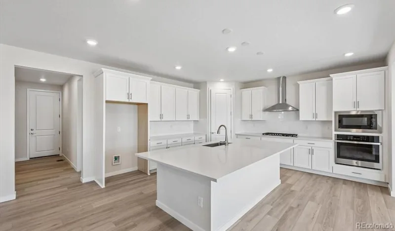 2123 S Irvington Street Aurora CO 80018 | MLS #REC7816362 08252026174547 800 5