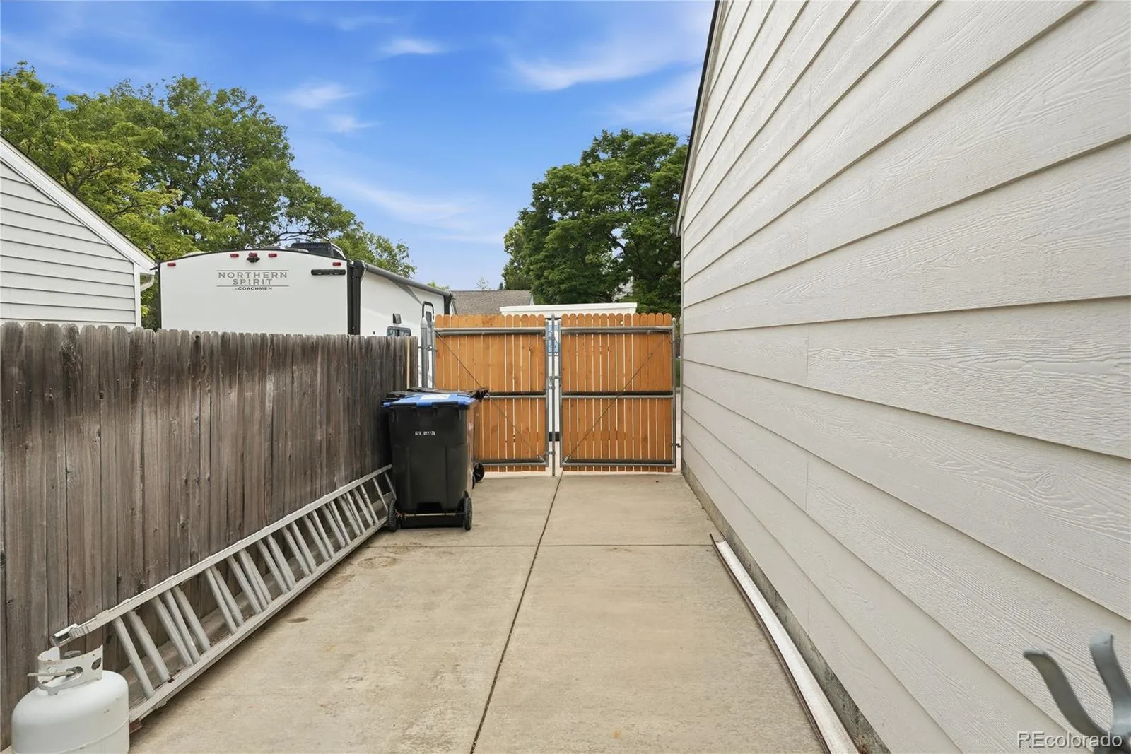 8240 Garland Drive Arvada CO 80005 | MLS #REC7817897 07182026180537 1600 36
