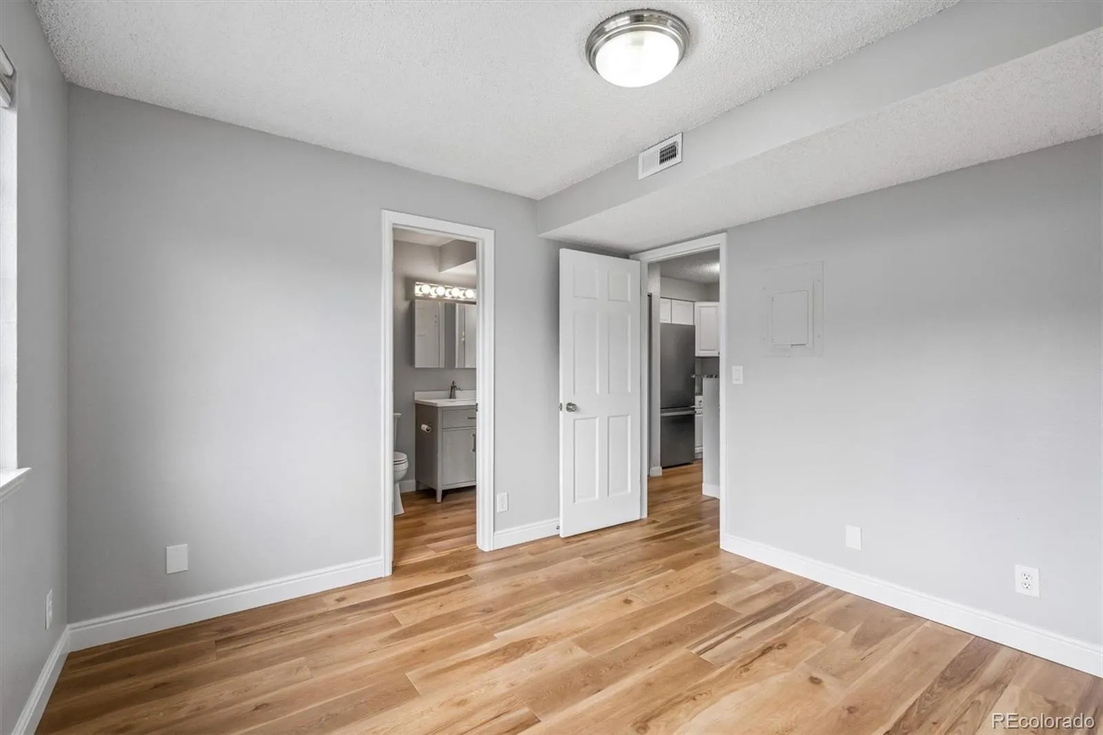 844 S Vance Street #F Lakewood CO 80226 MLS #REC7821456 05222026000410 1600 15