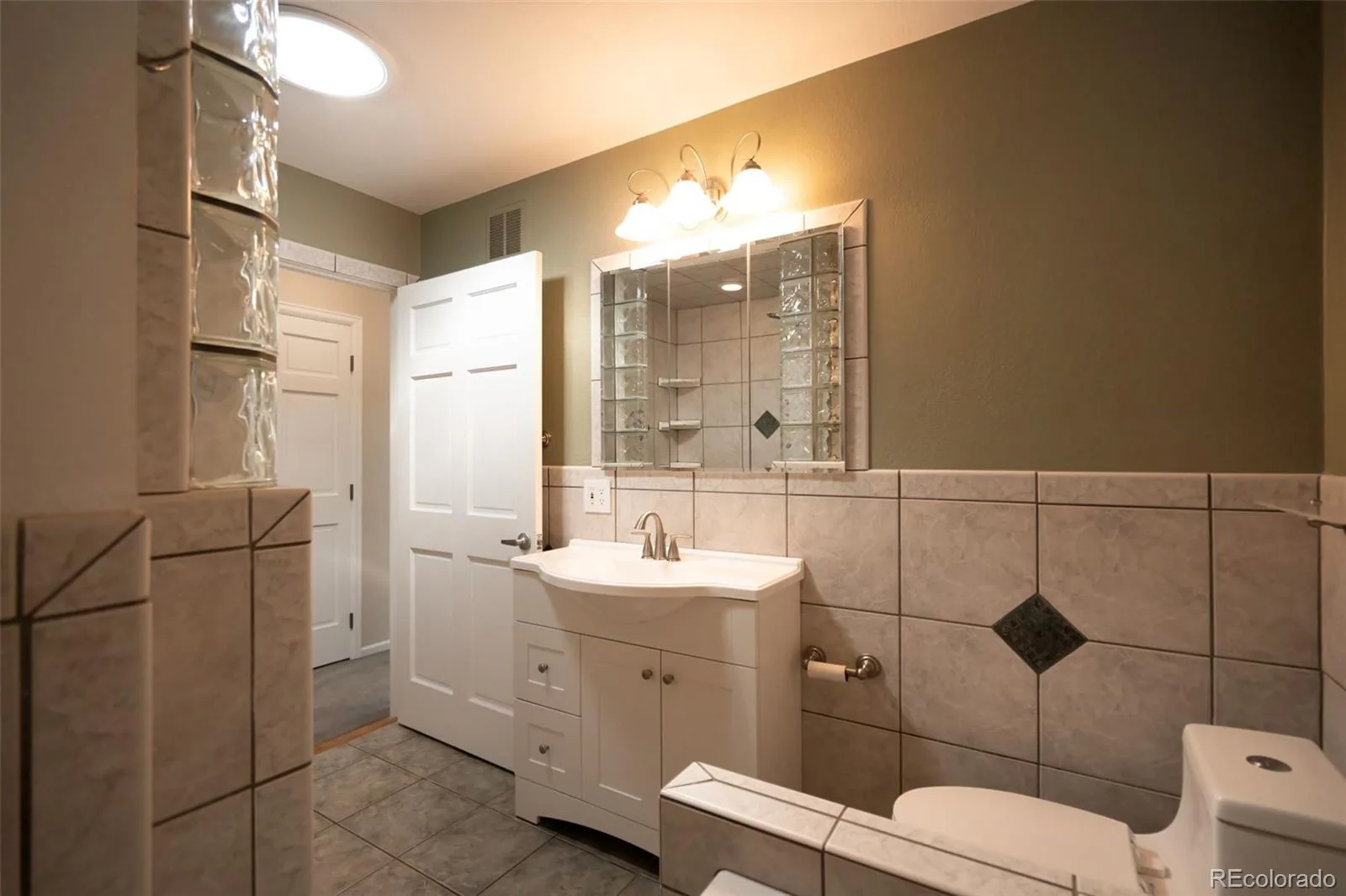 17959 E Oxford Place Aurora CO 80013 MLS #REC7822357 06112026163042 1600 18