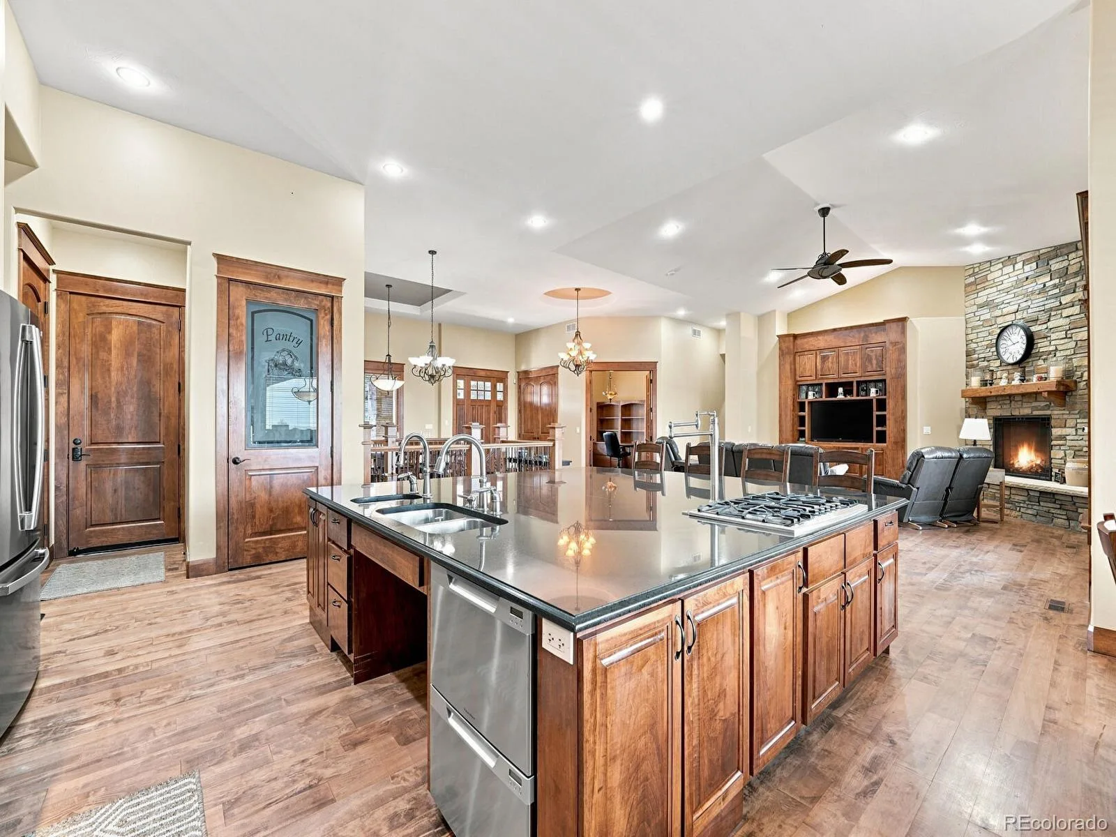 9753 Falcon Roost Point Parker CO 80138 | MLS #REC7830630 08182026170853 1600 28