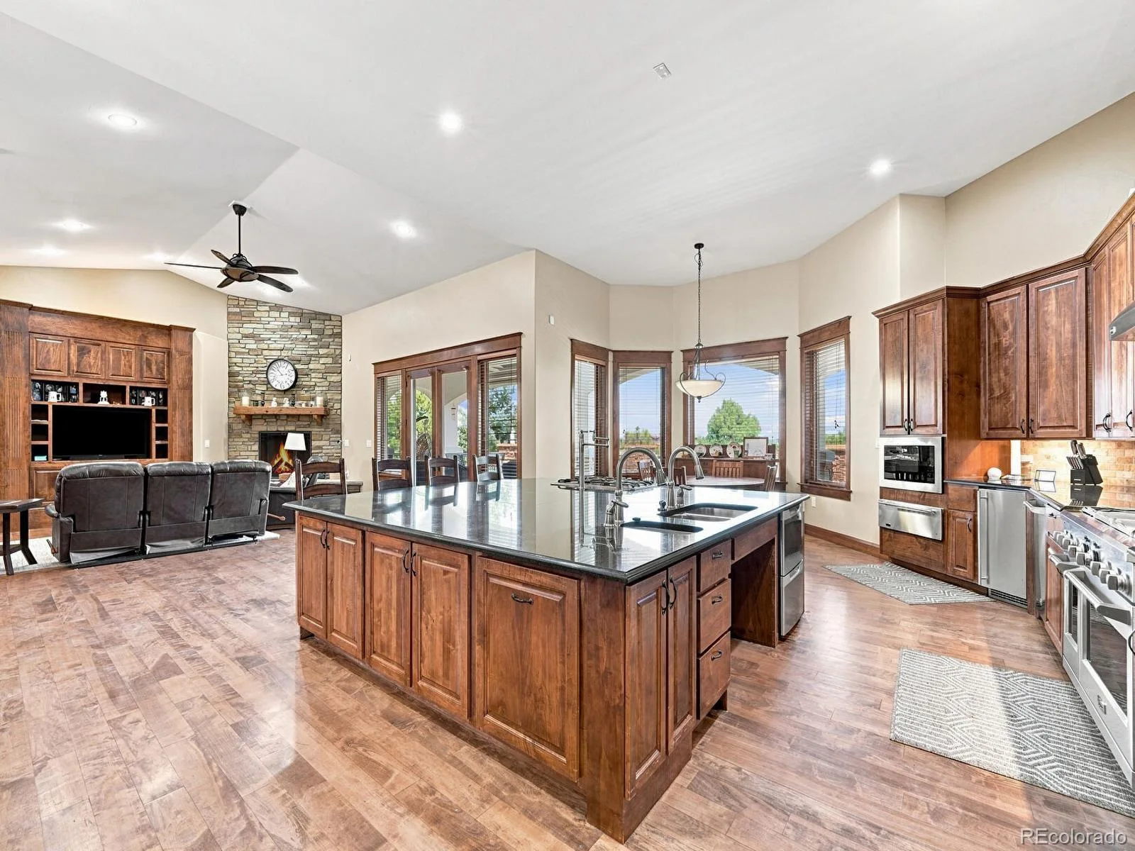 9753 Falcon Roost Point Parker CO 80138 | MLS #REC7830630 08182026170853 1600 29