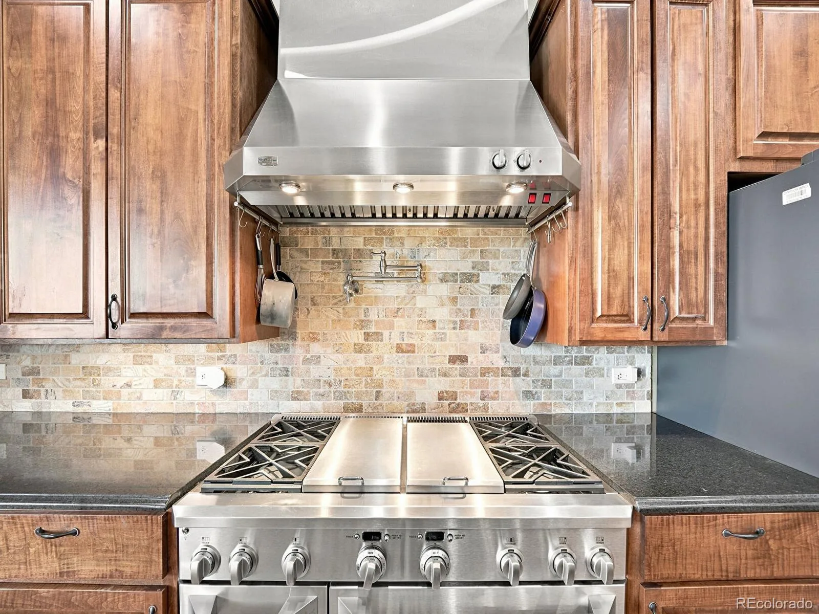 9753 Falcon Roost Point Parker CO 80138 | MLS #REC7830630 08182026170853 1600 31