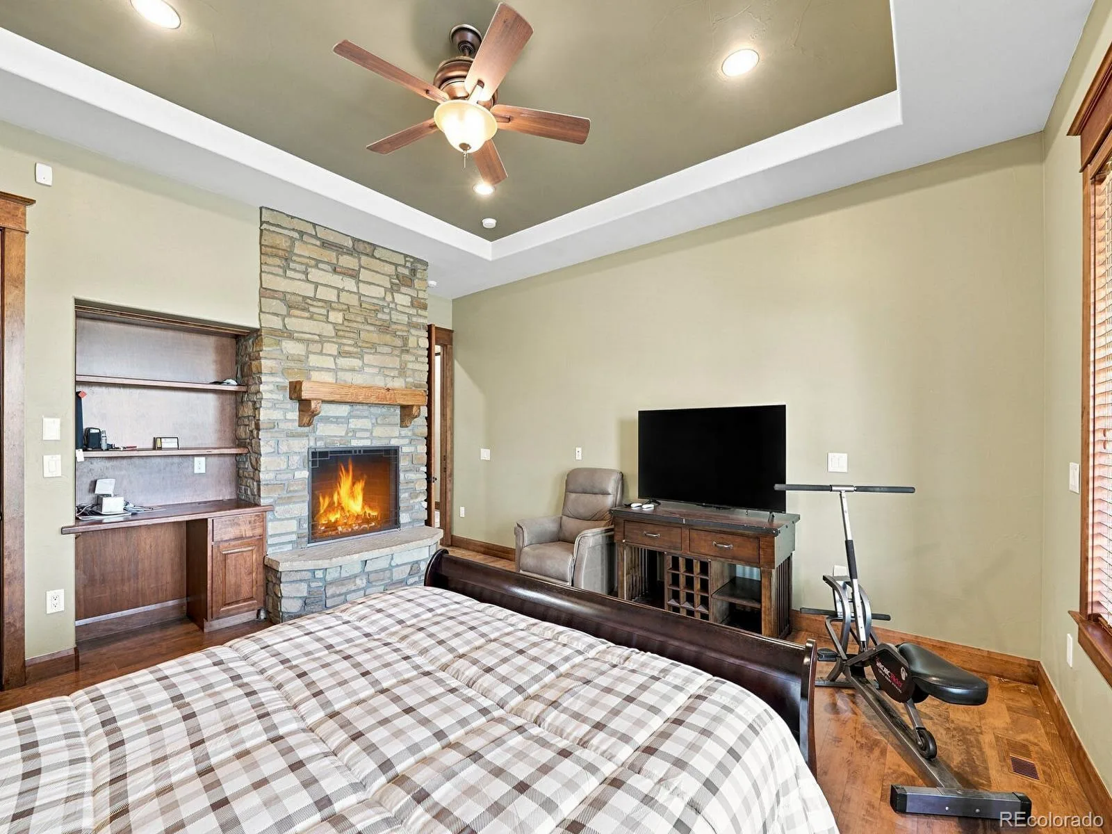 9753 Falcon Roost Point Parker CO 80138 | MLS #REC7830630 08182026170853 1600 46