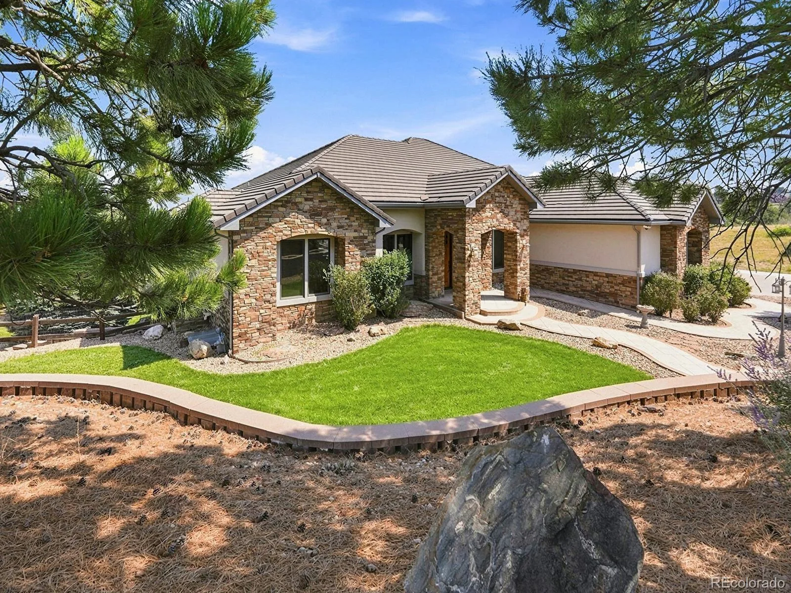 9753 Falcon Roost Point Parker CO 80138 | MLS #REC7830630 08182026170853 1600 6