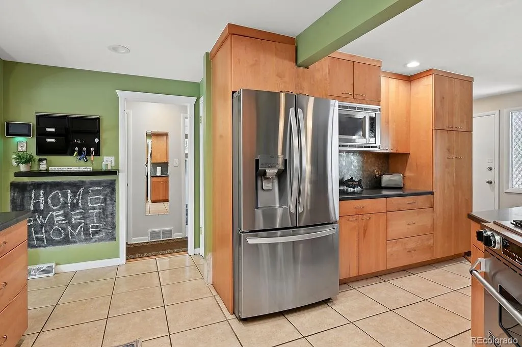 5402 E Warren Avenue Denver CO 80222 MLS #REC7831567 04152026215853 1024 17