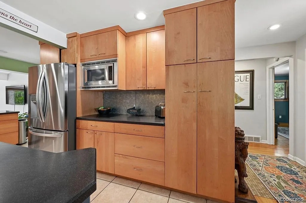 5402 E Warren Avenue Denver CO 80222 MLS #REC7831567 04152026215853 1024 19