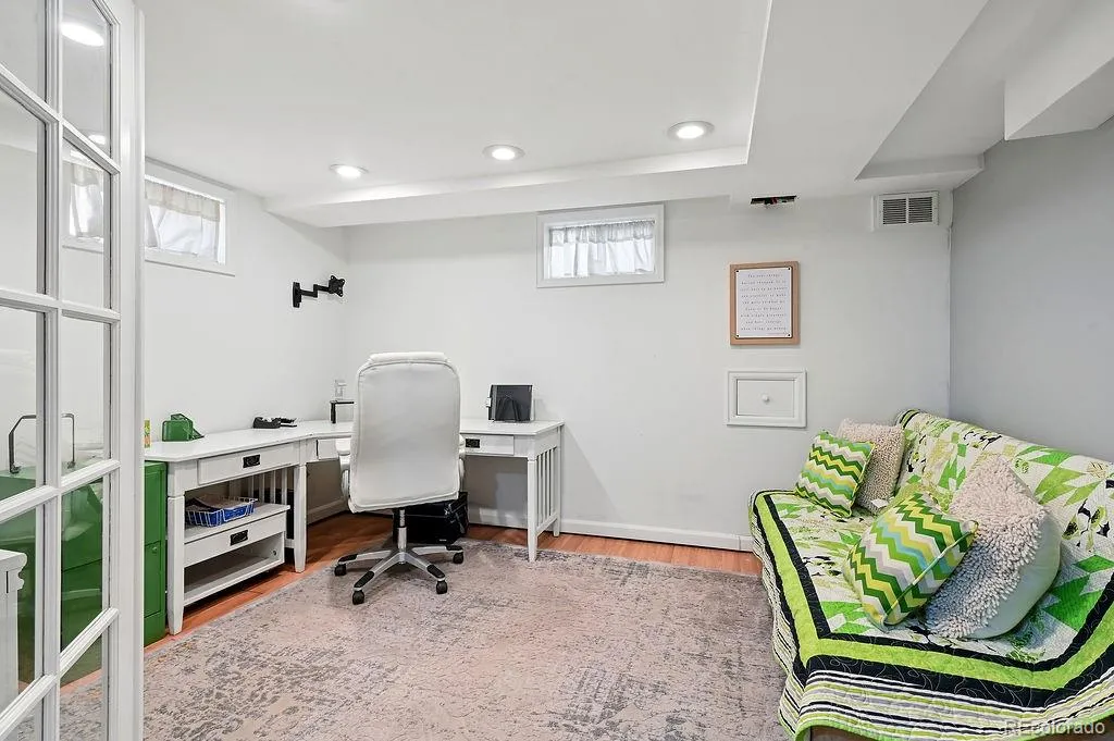 5402 E Warren Avenue Denver CO 80222 MLS #REC7831567 04152026215853 1024 27