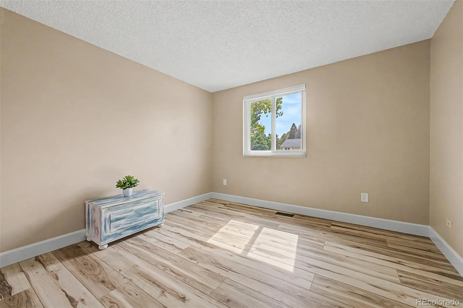 8330 Garland Drive Arvada CO 80005 MLS #REC7832695 07042026171416 1600 38