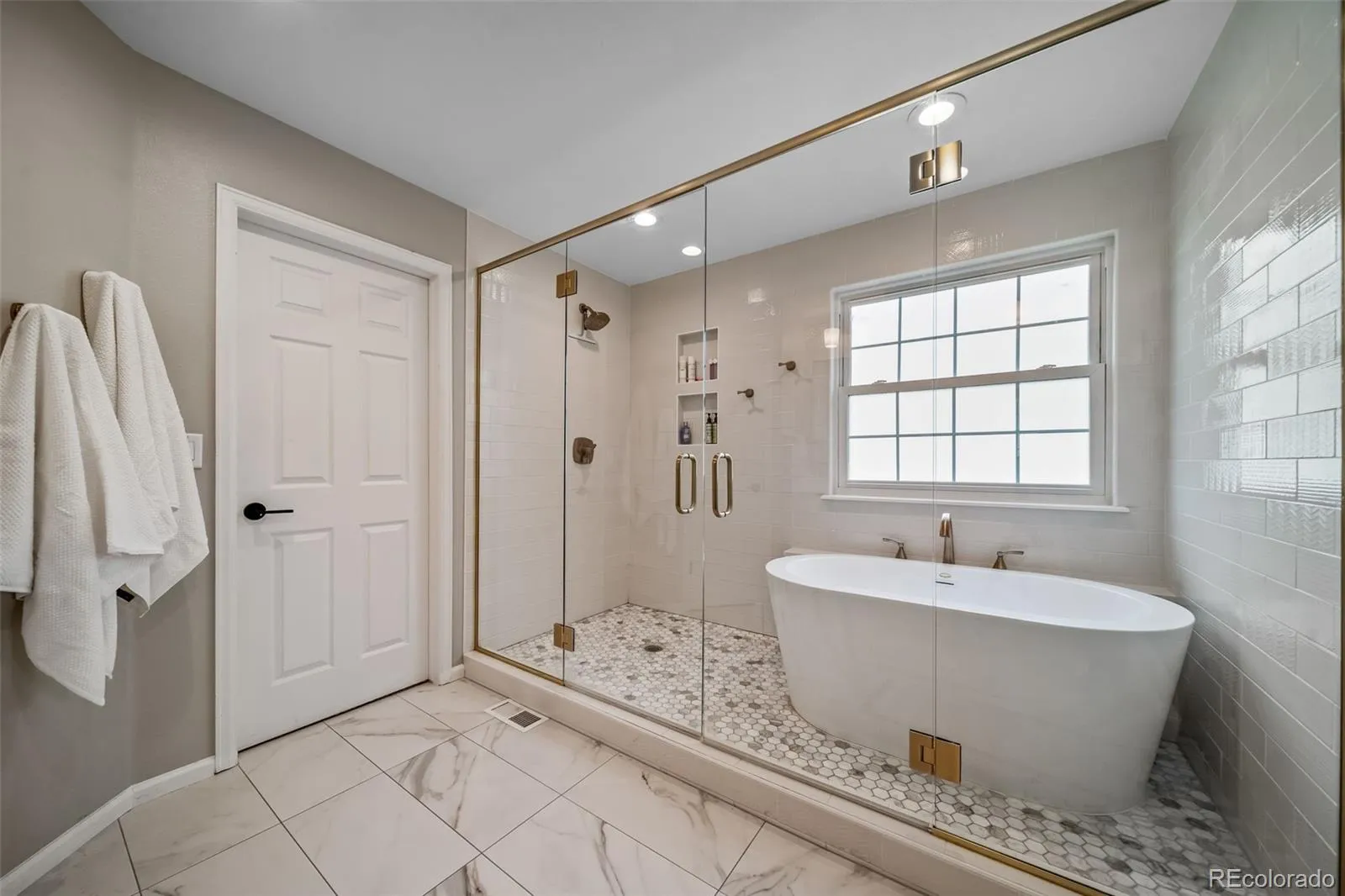 6340 W Alamo Drive Littleton CO 80123 MLS #REC7835876 05112026231149 1600 26