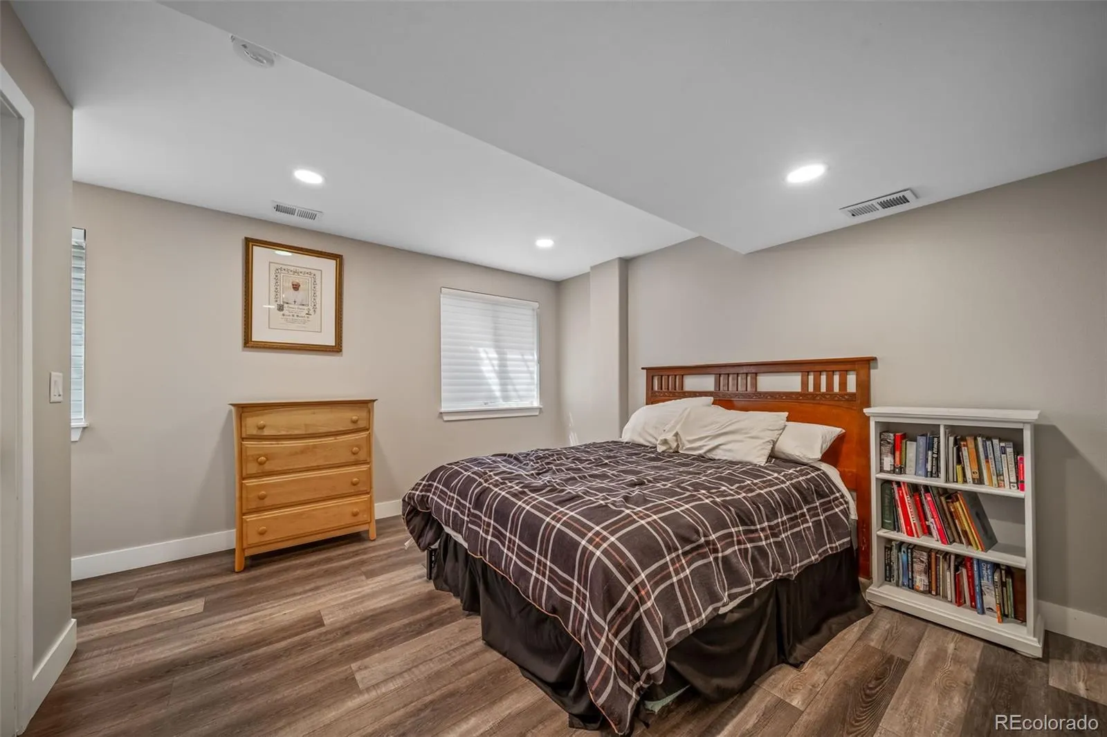 6340 W Alamo Drive Littleton CO 80123 MLS #REC7835876 05112026231149 1600 38