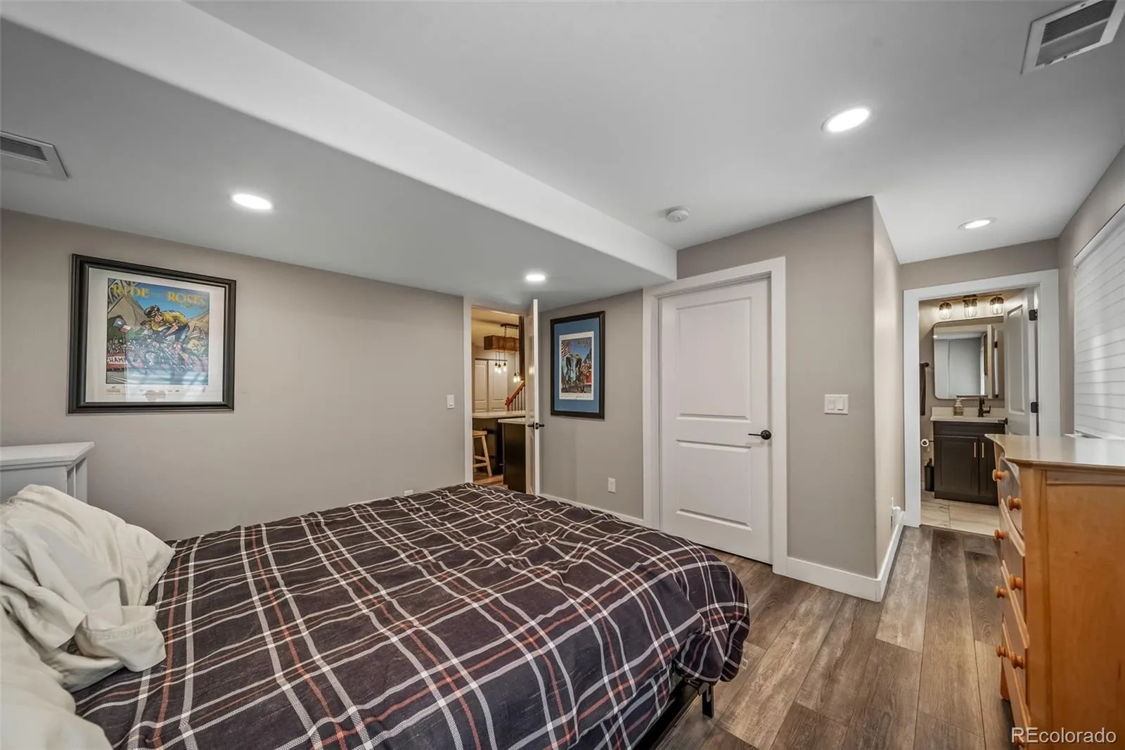 6340 W Alamo Drive Littleton CO 80123 MLS #REC7835876 05112026231149 1600 39