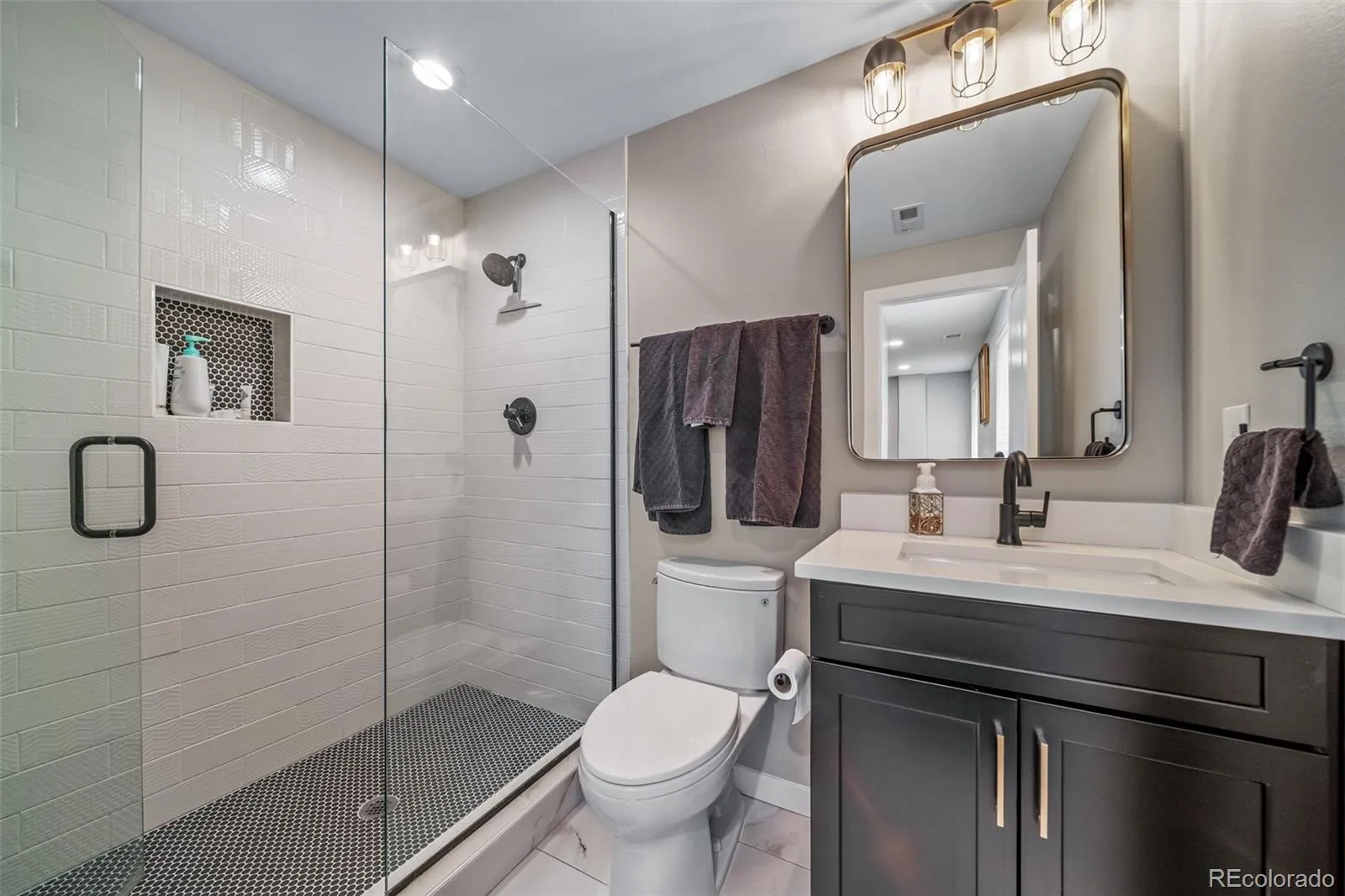 6340 W Alamo Drive Littleton CO 80123 MLS #REC7835876 05112026231149 1600 40