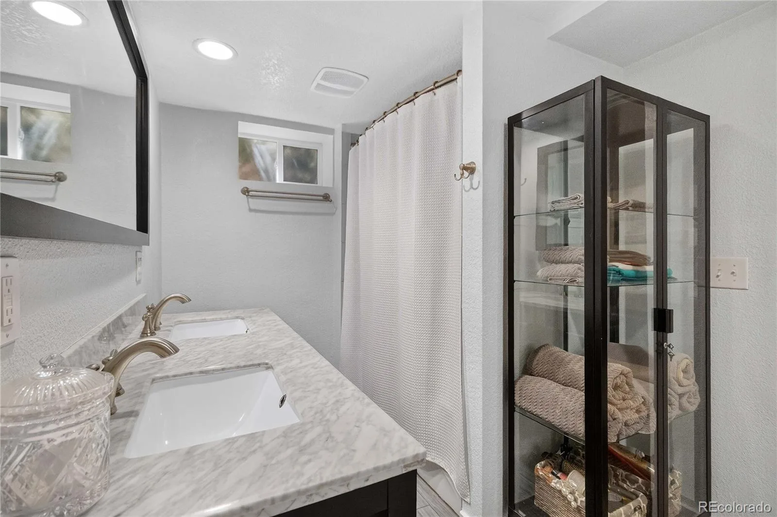 2320 N Glencoe Street Denver CO 80207 | MLS #REC7837631 08122026174954 1600 19
