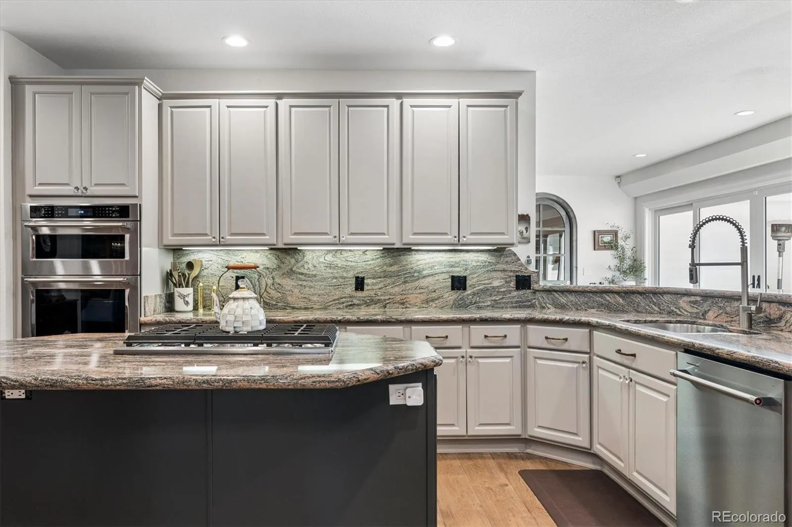 04112026180645 1600 10