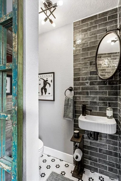 3560 N Steele Street Denver CO 80205 | MLS #REC7840140 08302026143325 800 19