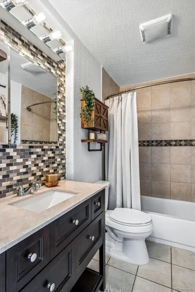 3560 N Steele Street Denver CO 80205 | MLS #REC7840140 08302026143325 800 22