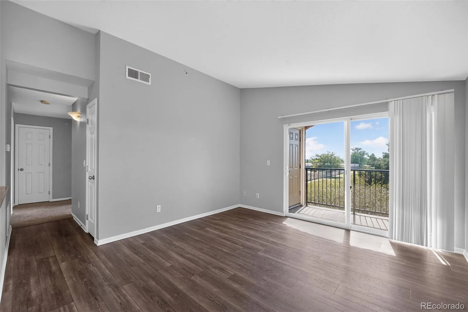 1601 Fraser Court #202 Aurora CO 80011 | MLS #REC7844095 07312026172855 1600 27