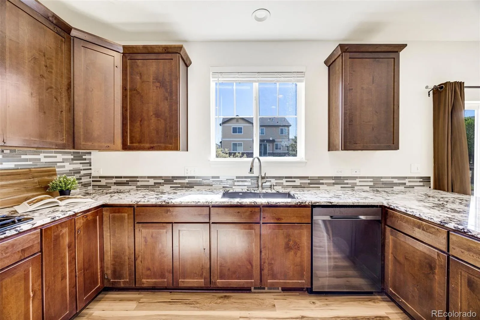 26070 E Davies Drive Aurora CO 80016 MLS #REC7859579 04232026003656 1600 10