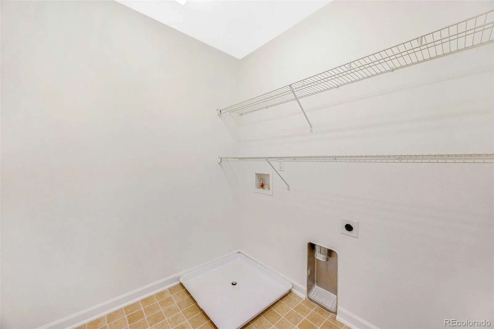26070 E Davies Drive Aurora CO 80016 MLS #REC7859579 04232026003656 1600 19