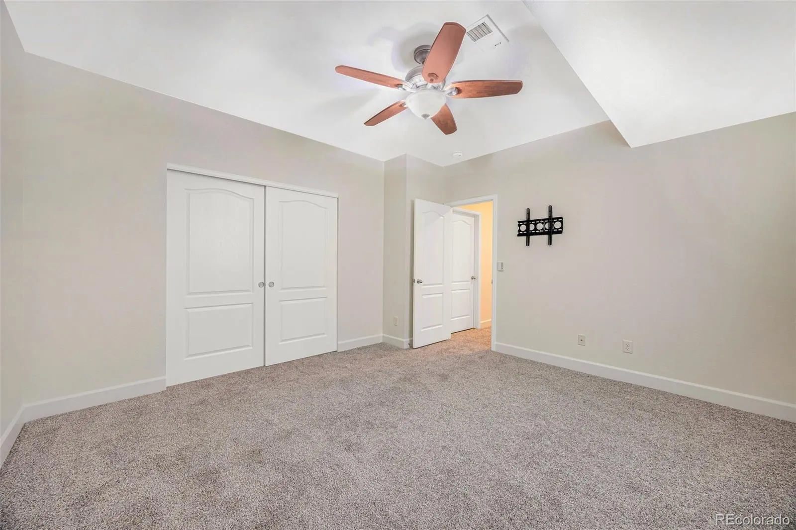 26070 E Davies Drive Aurora CO 80016 MLS #REC7859579 04232026003656 1600 37