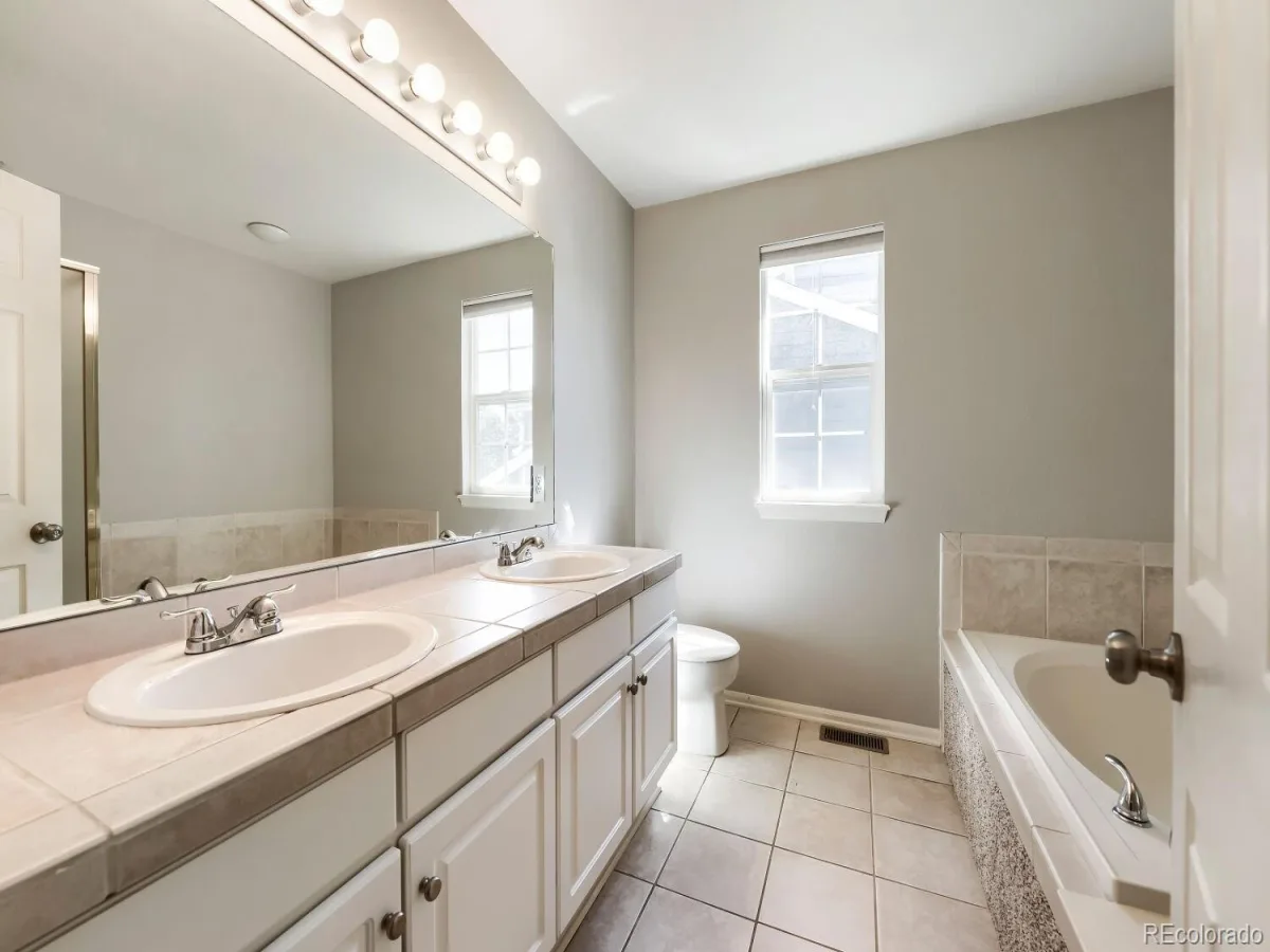 9889 Thornbury Way Littleton CO 80129 | MLS #REC7864212 08272026205538 1200 16