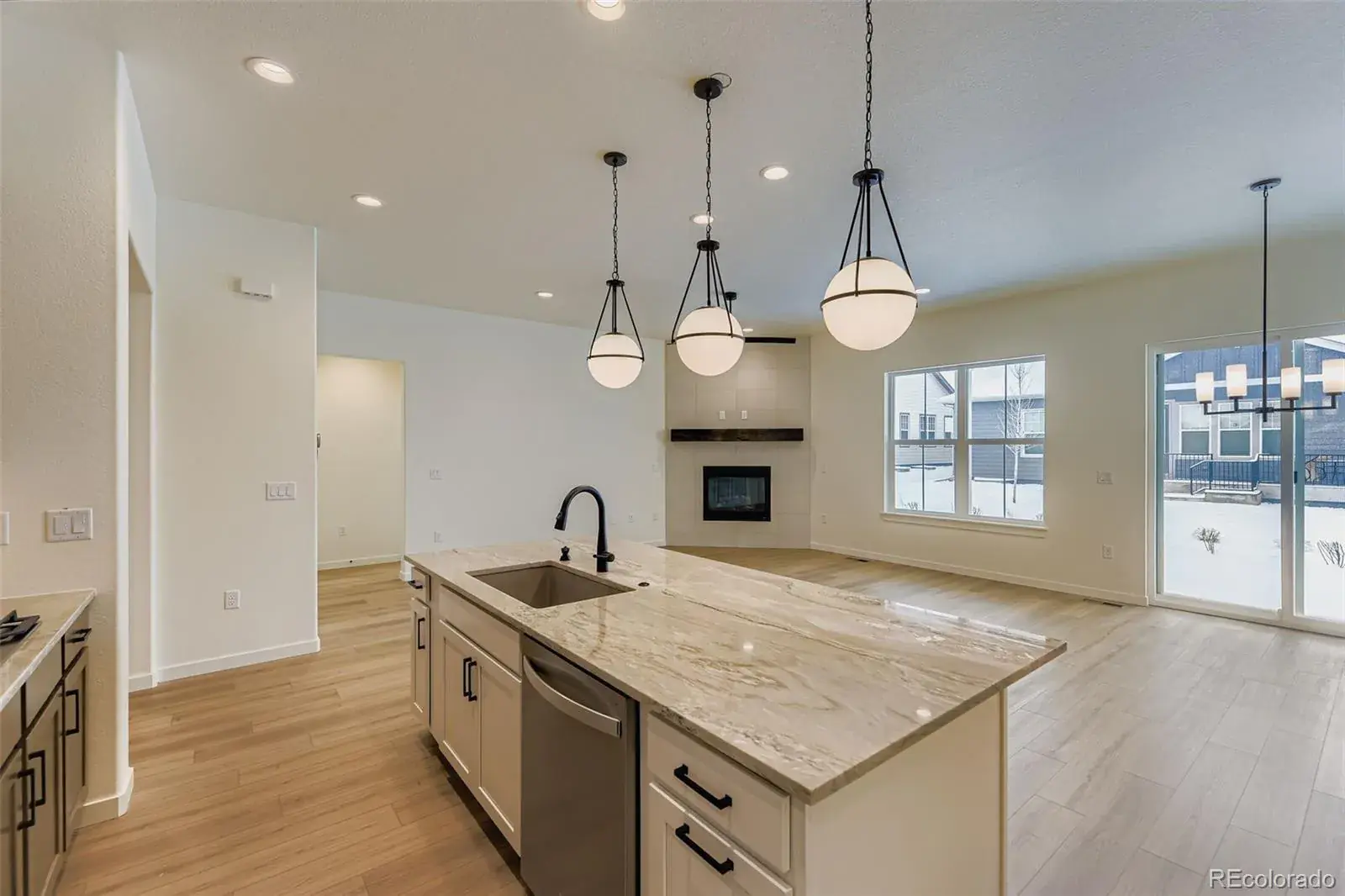 8942 S Riviera Way Aurora CO 80016 MLS #REC7865358 01282026154752 1600 10