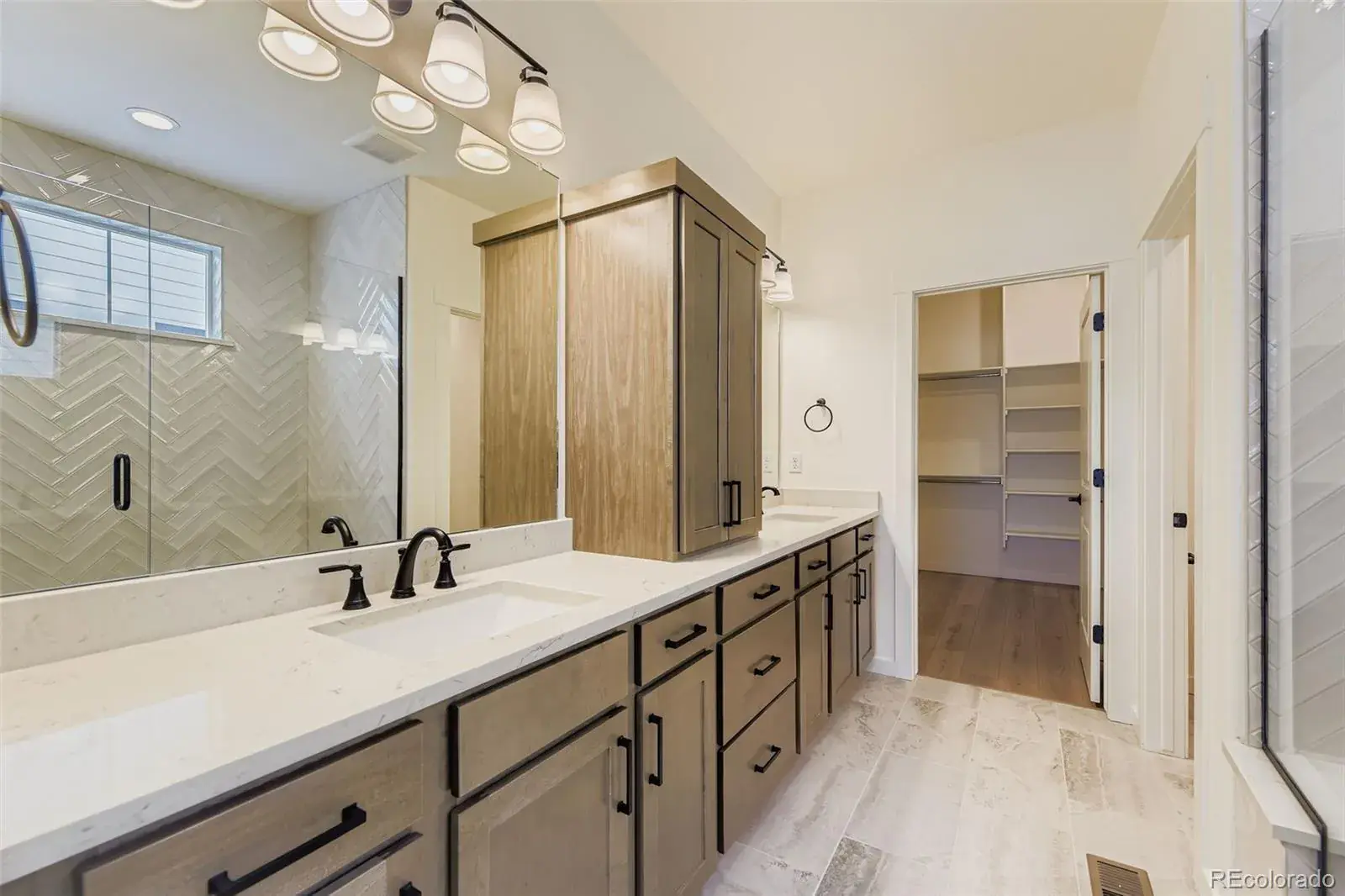 8942 S Riviera Way Aurora CO 80016 MLS #REC7865358 01282026154752 1600 14