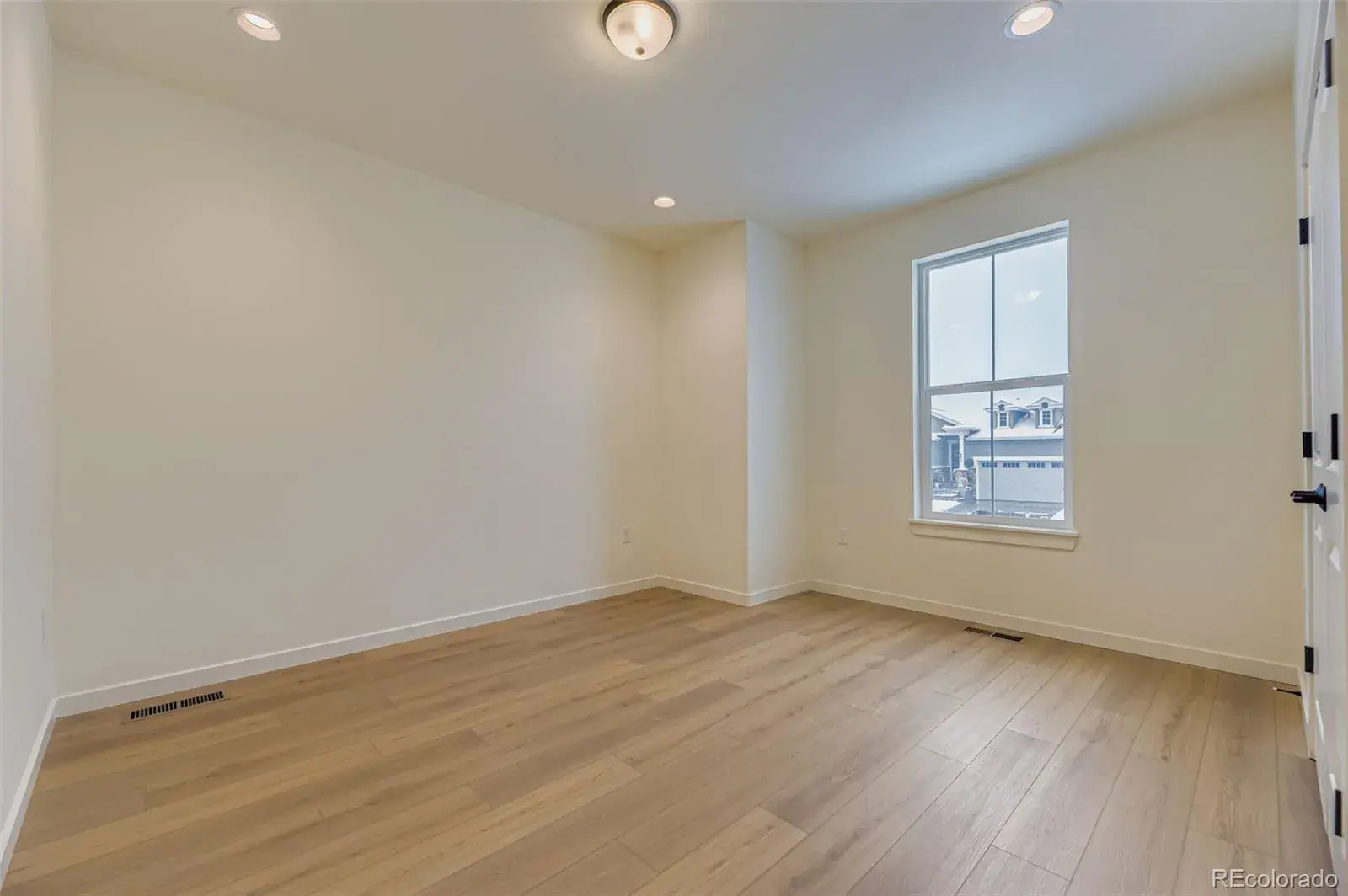 8942 S Riviera Way Aurora CO 80016 MLS #REC7865358 01282026154752 1600 17