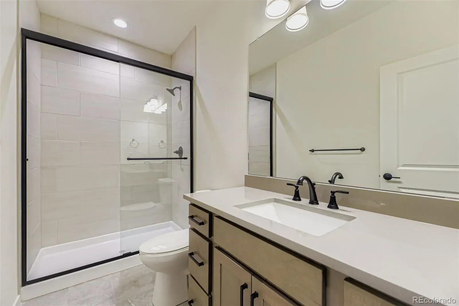 8942 S Riviera Way Aurora CO 80016 MLS #REC7865358 01282026154752 1600 18