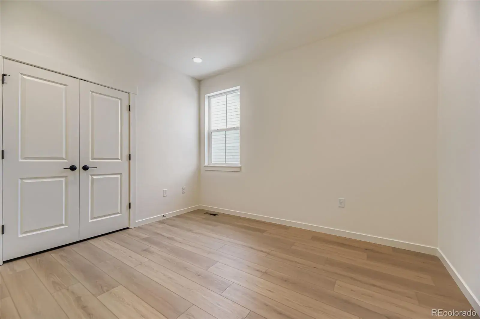 8942 S Riviera Way Aurora CO 80016 MLS #REC7865358 01282026154752 1600 19