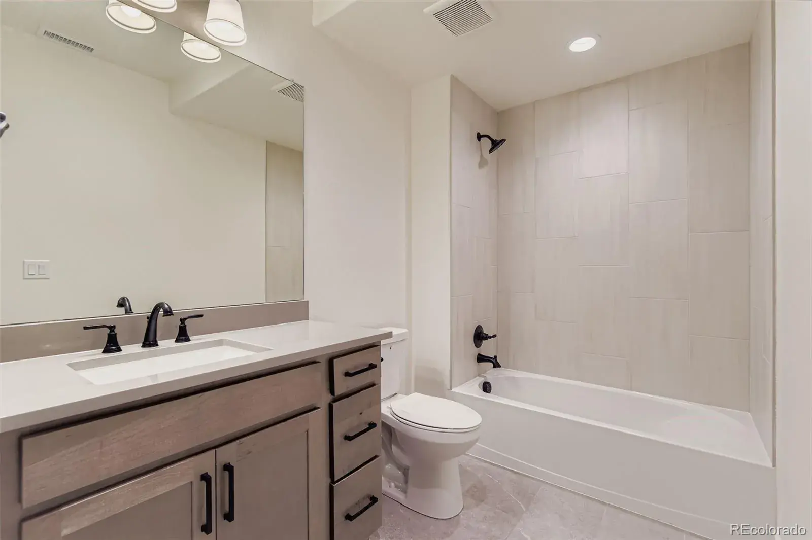 8942 S Riviera Way Aurora CO 80016 MLS #REC7865358 01282026154752 1600 21