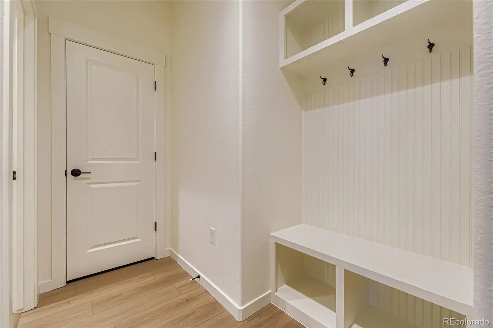 8942 S Riviera Way Aurora CO 80016 MLS #REC7865358 01282026154752 1600 24