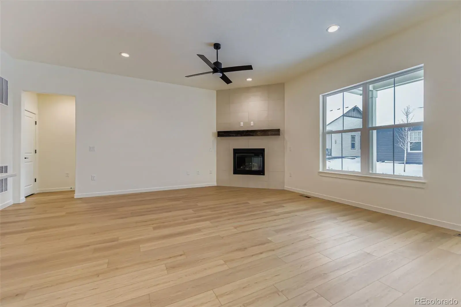 8942 S Riviera Way Aurora CO 80016 MLS #REC7865358 01282026154752 1600 4